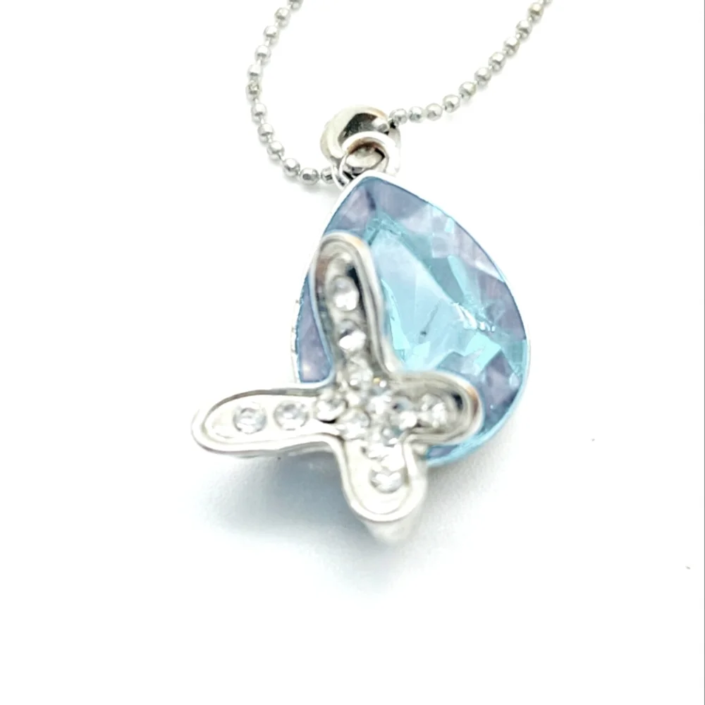 Necklace with Teardrop shaped Pendant